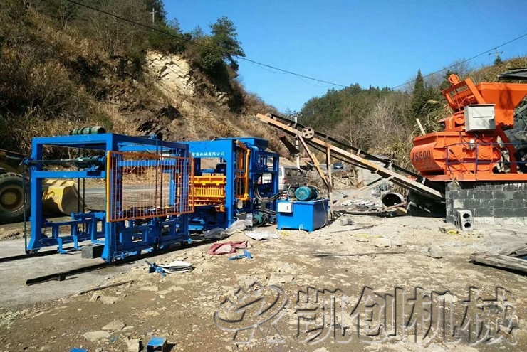 坦桑尼亚水泥砖机-空心砖机生产现场