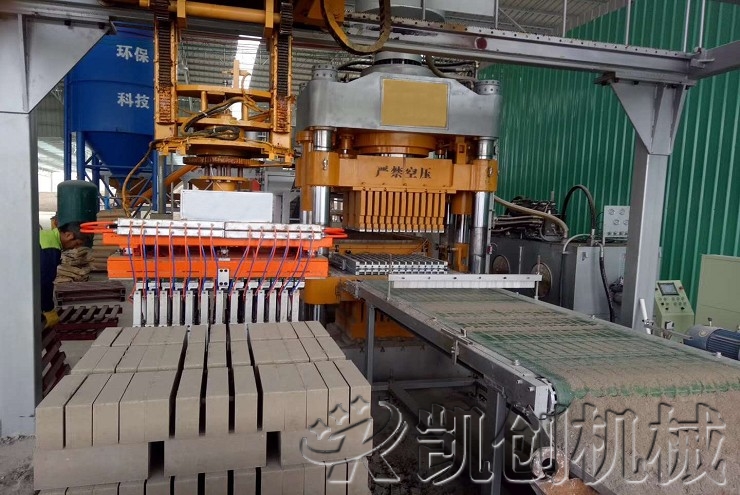 湖南全自动静压砖机生产现场