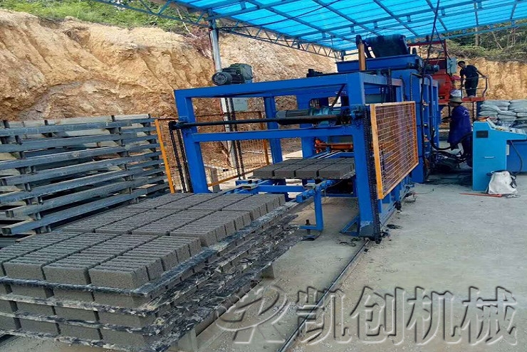 坦桑尼亚水泥砖机-空心砖机生产现场