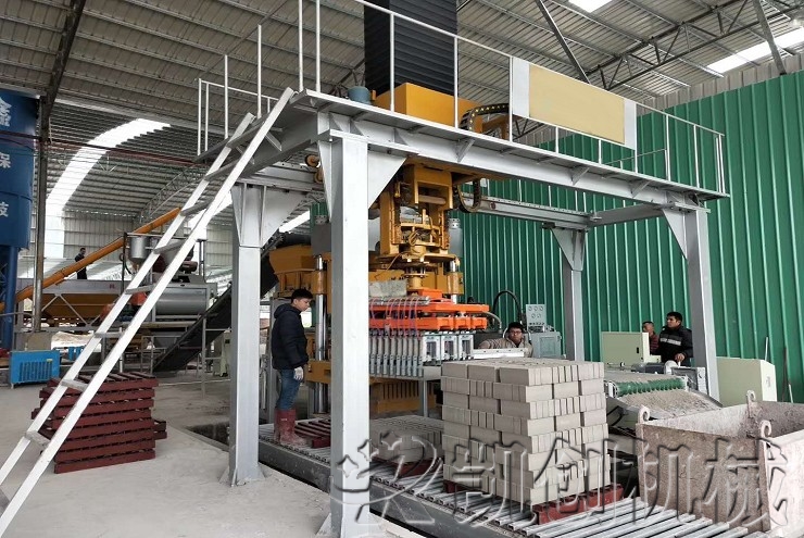 湖南全自动静压砖机生产现场