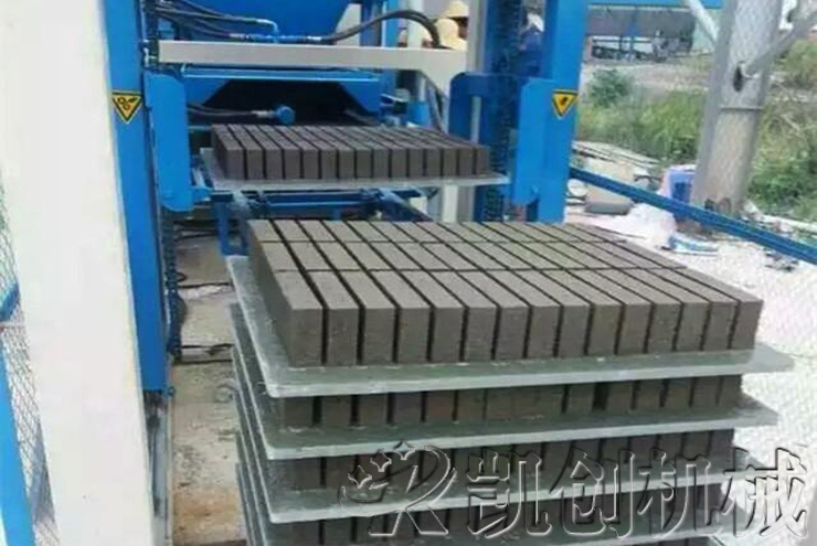 山西免烧砖机生产现场