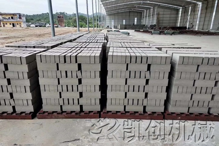 湖南全自动静压砖机生产现场