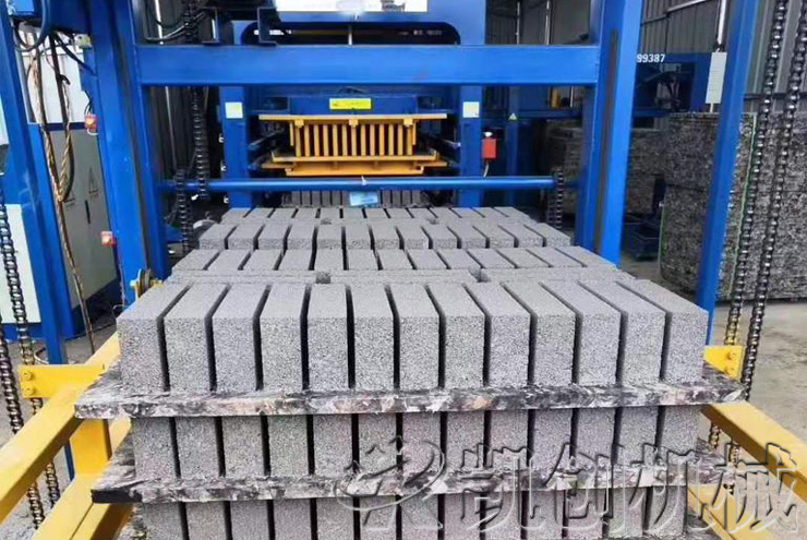 内蒙古砌块砖机生产现场