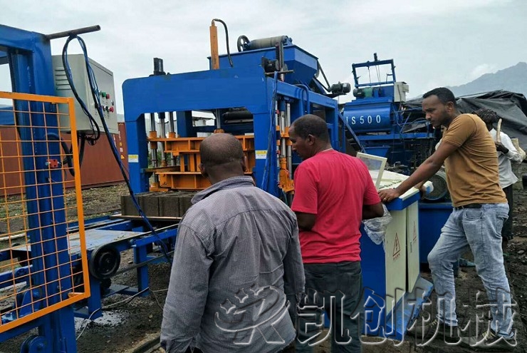 坦桑尼亚水泥砖机-空心砖机生产现场