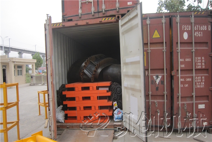 发往俄罗斯砖机设备发货现场