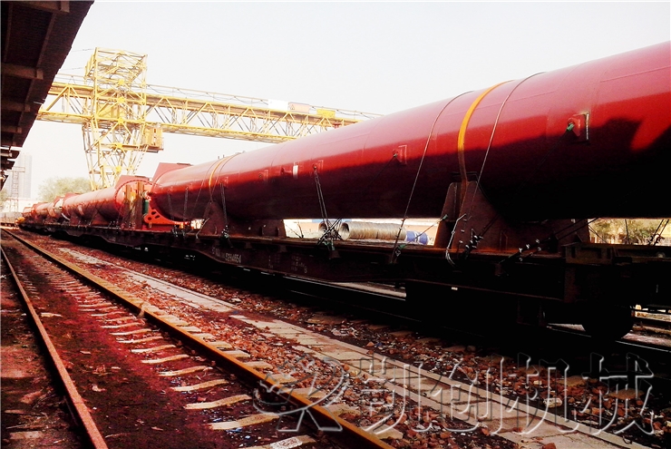 发往俄罗斯蒸压砖生产线大件设备陆运