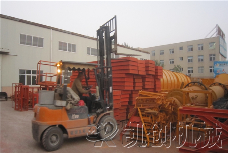 发往俄罗斯砖机设备发货现场