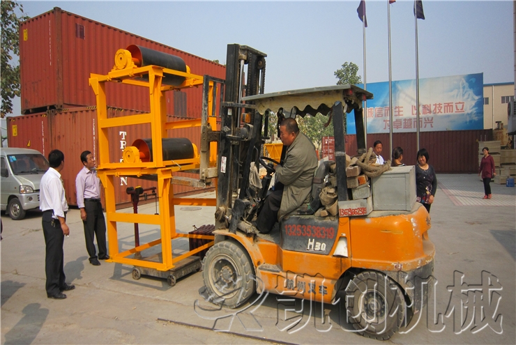 发往沙特蒸养砖设备发货现场