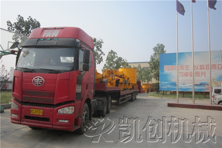 发往俄罗斯砖机设备发货现场