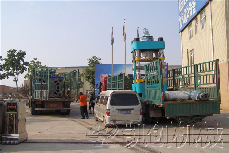 湖南安化KCZ850液压砖机发货现场