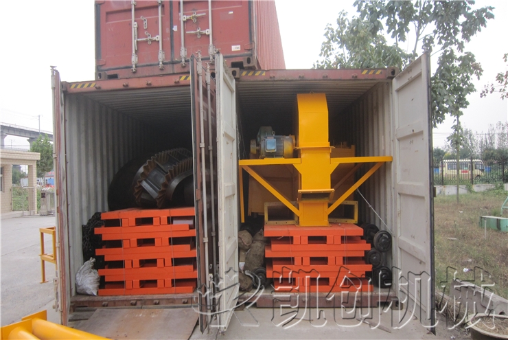 发往俄罗斯砖机设备发货现场