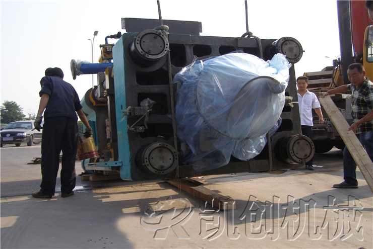 湖南安化KCZ850液压砖机发货现场