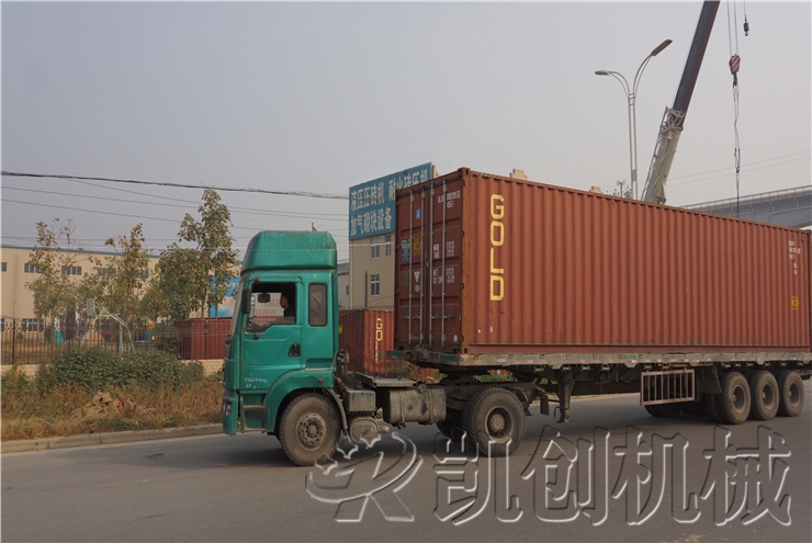 发往哈萨克斯坦砖机设备发货现场