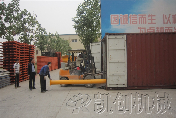 发往俄罗斯砖机设备发货现场