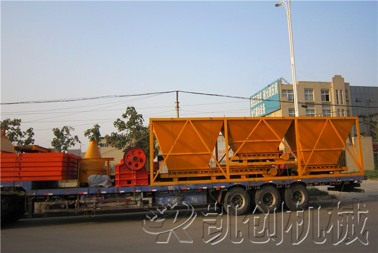 发往俄罗斯砖机设备发货现场