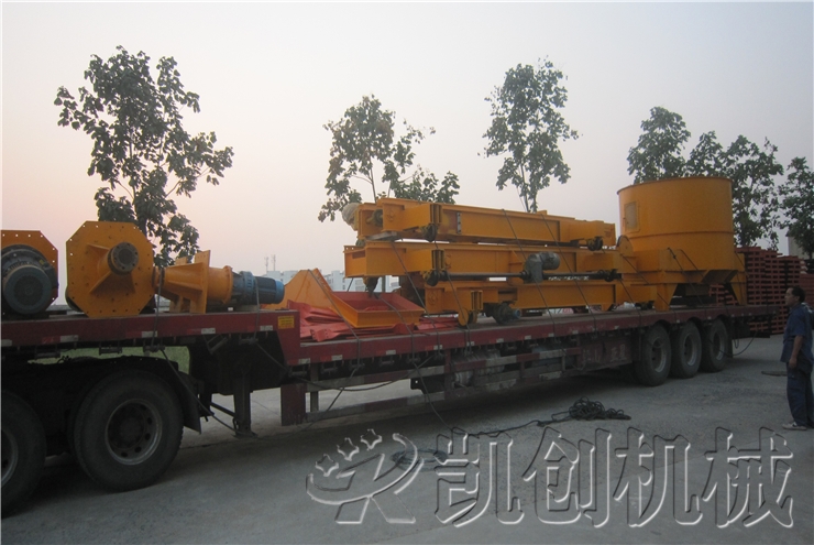 发往哈萨克斯坦砖机设备发货现场