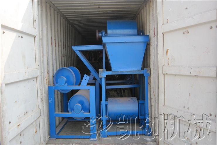 发往俄罗斯砖机设备发货现场