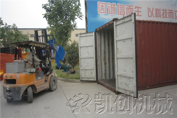 发往俄罗斯砖机设备发货现场