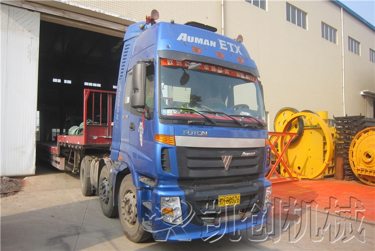 发往哈萨克斯坦砖机设备发货现场