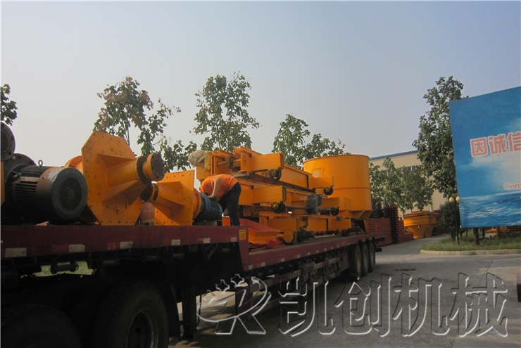 发往哈萨克斯坦砖机设备发货现场